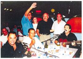 Φωτογραφία της γιορτής του κρασιού το 1995 με τον Μάριο Τόκα και Δημήτρη Κοντίδη